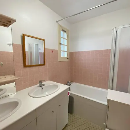 Maison Avec Jardin A 450m De La A - Ref 117 Villa *