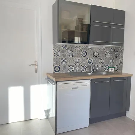 Maison Avec Jardin A 450m De La A - Ref 117